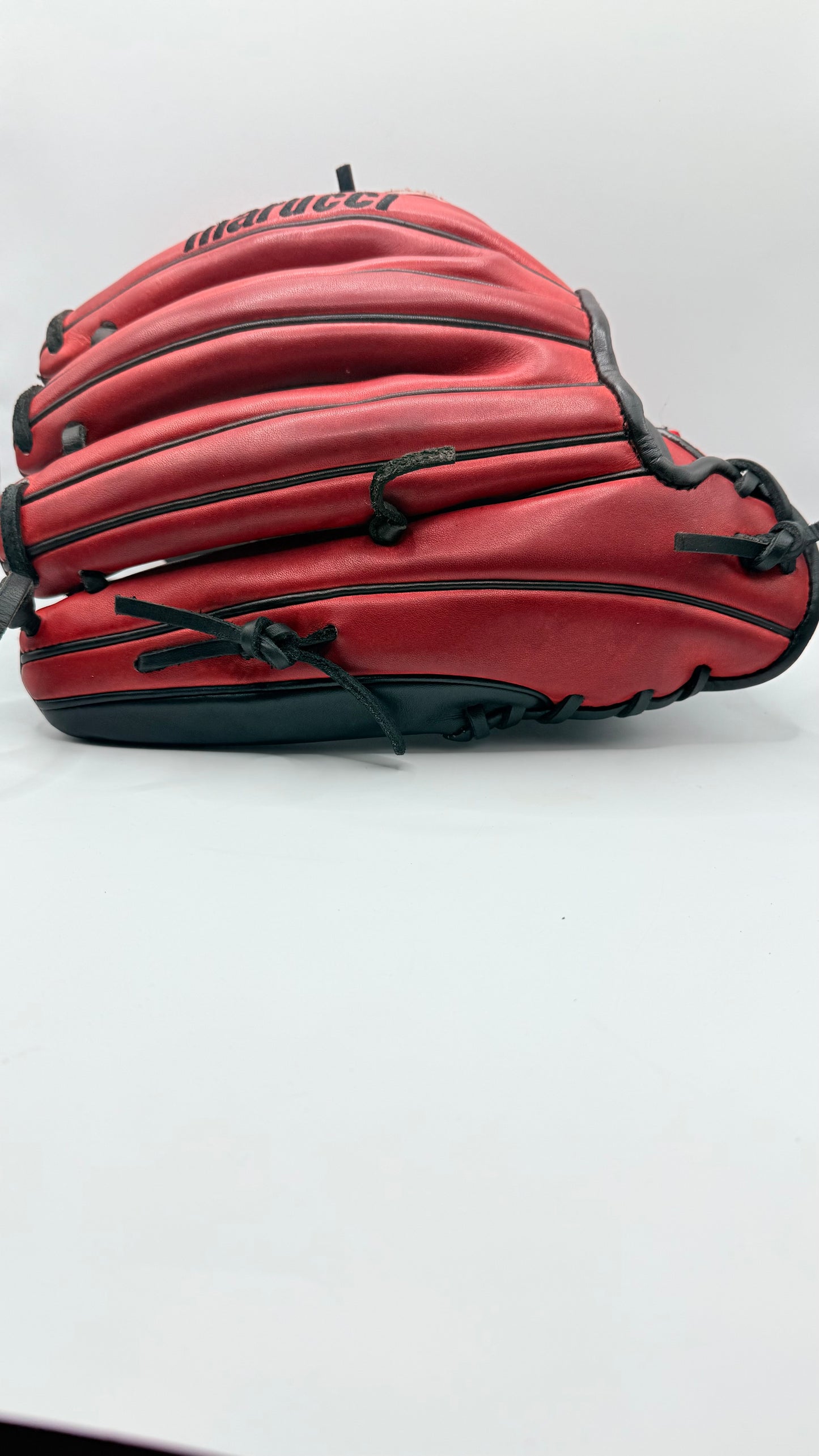 UGA 12.25” Pitching Glove Marucci Capitol